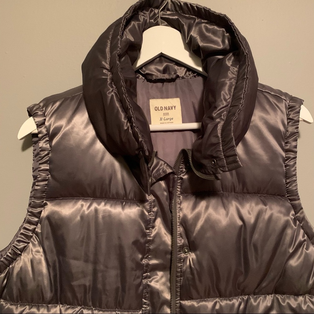NWT Old Navy Puffer Vest - Picture 3 of 3